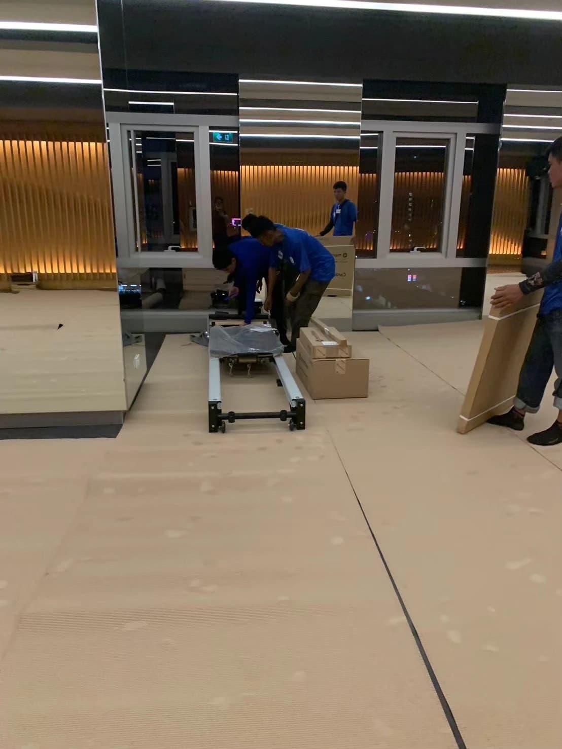 ภาพบริการขนย้ายสินค้าเข้างานโชว์ งานแสดงสินค้า Seabra Movers 1