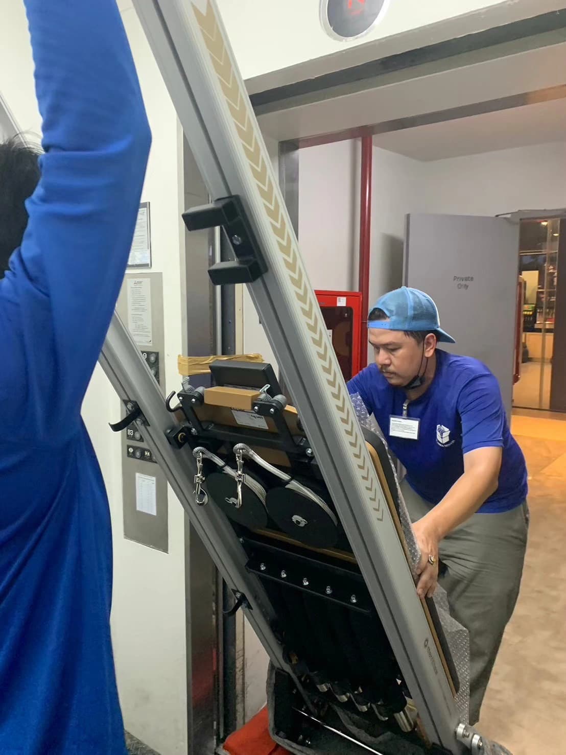 ภาพบริการขนย้ายสินค้าเข้างานโชว์ งานแสดงสินค้า Seabra Movers 2