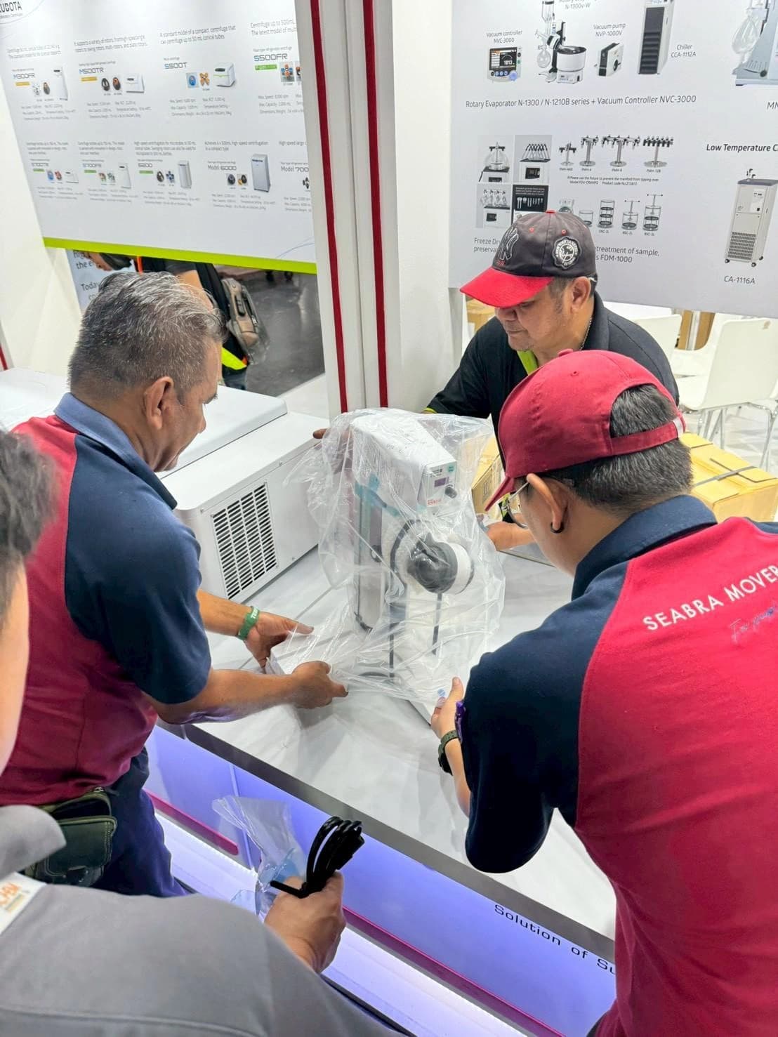 ภาพบริการขนย้ายสินค้าเข้างานโชว์ งานแสดงสินค้า Seabra Movers 5